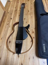 Chitarra silenziosa Yamaha SLG200N TBL nylon nero traslucido con borsa gig...