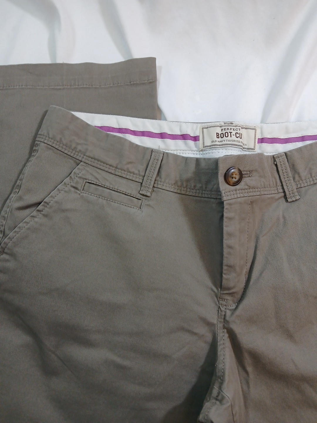 Womens Old Navy Khaki Pants Inseam 28 1/2" Size 8 Short Bootcut image 3
