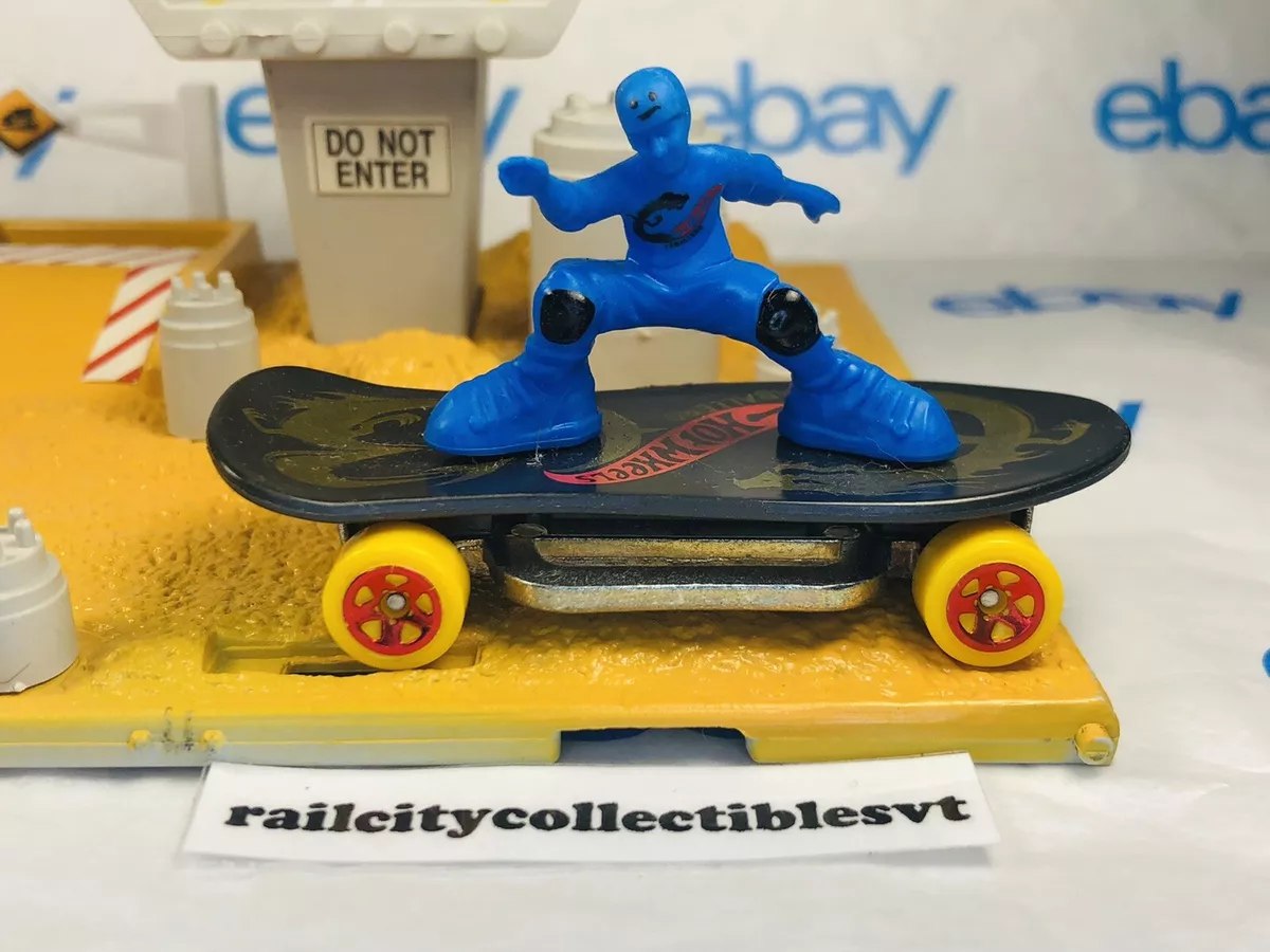 Hot Wheels Car HW Daredevils Blue Skate Brigade 162 250 Steve