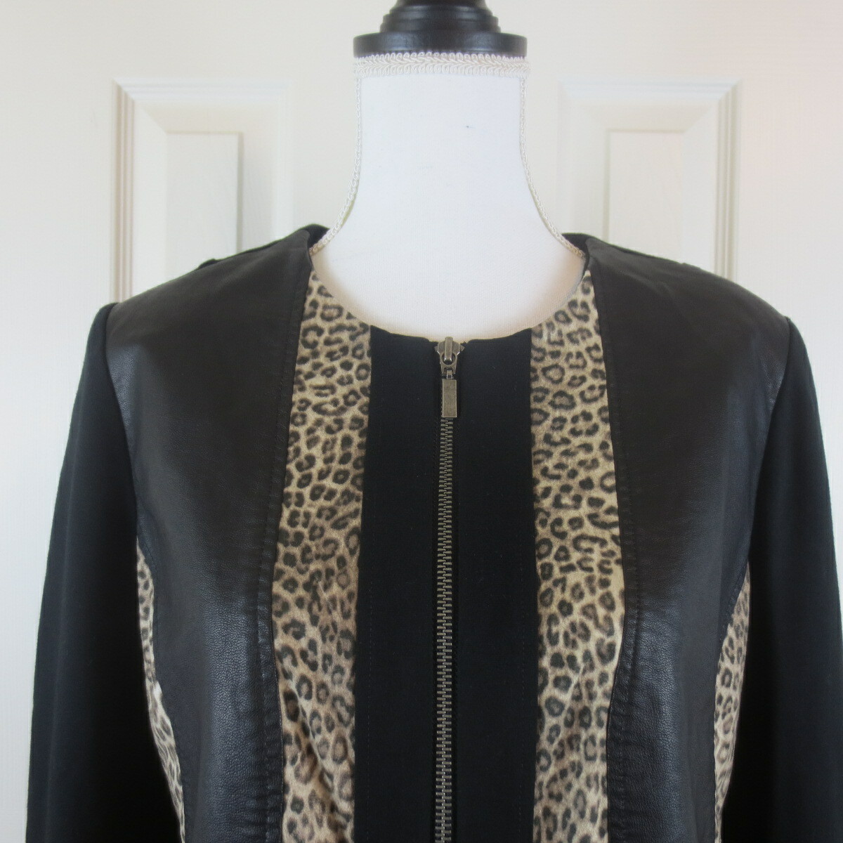 Chicos Sz 1 Full Zip Jacket Black Faux Leather Animal Print MEDIUM