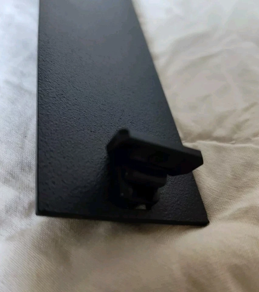 Black Box RM1031 19" IT Rackmount Tool-Less Blanking Panel - 1U, Black - Image 3 of 4