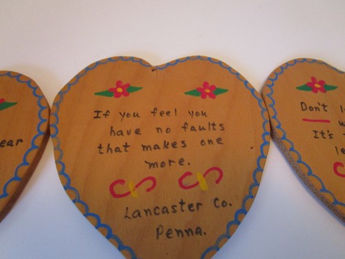 Vintage Wooden Folk Art Hearts Lancaster County, Pa. Bird in Hand Souvenir EUC - Picture 3 of 7