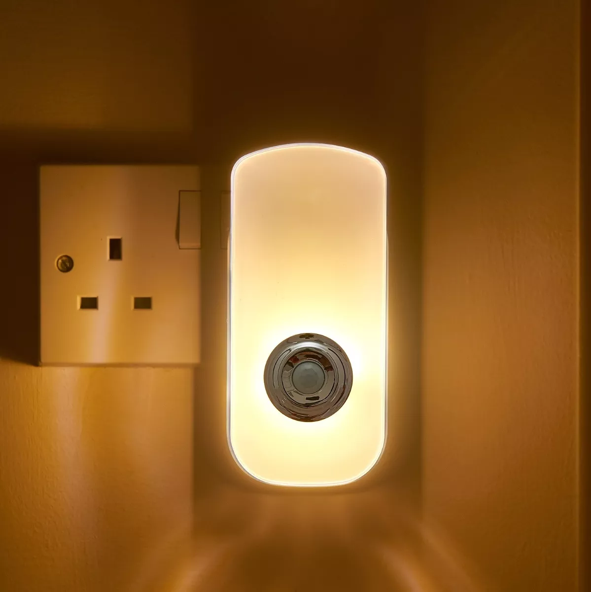 Pir cheap hallway lighting