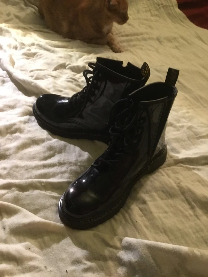Dr. Martens Women's 1460 Patent Leather Fashion Boot size 8 - Image 2 of 3