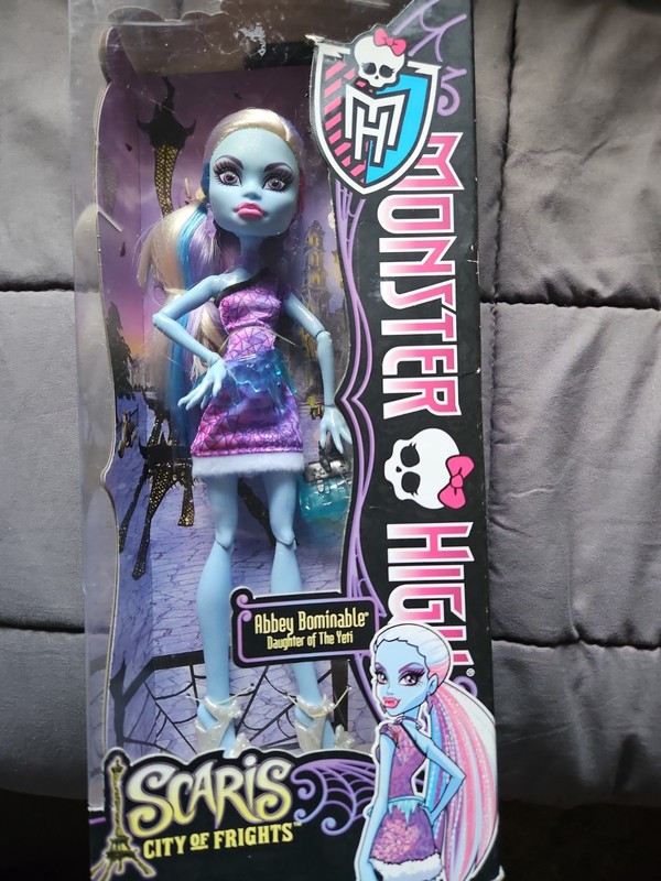 Monster High-Scaris City of Frights-Abbey Bominable Doll 2012-Mattel-New in Box.