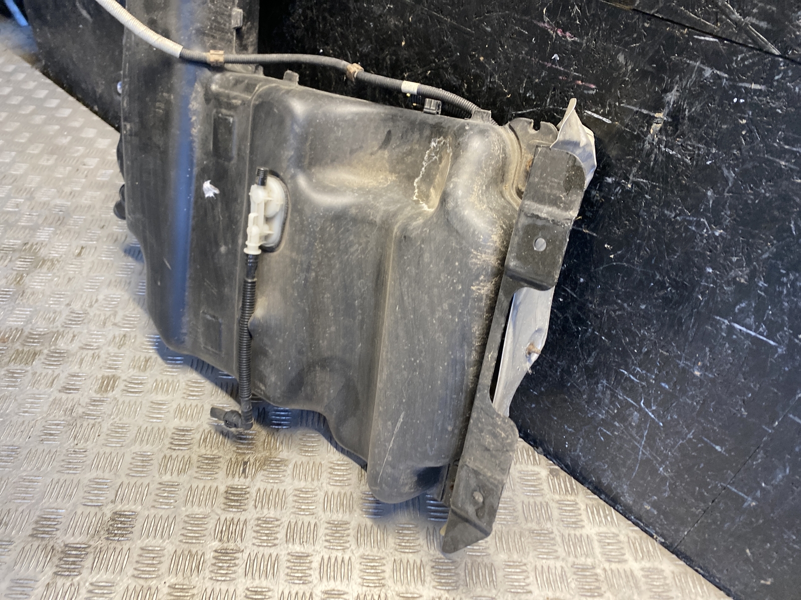 Adblue Tank Mercedes-Benz VITO Kasten 2019 A4474700015 online 
