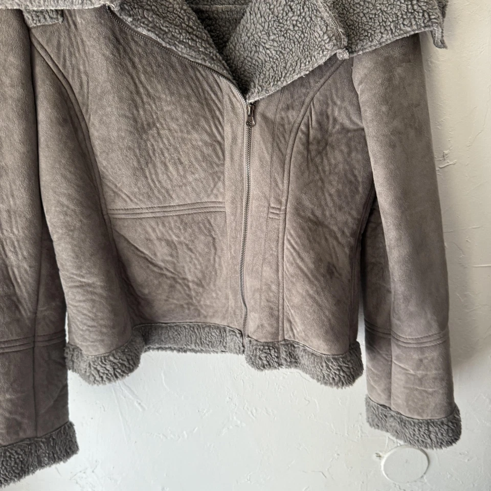 Abrigo de invierno Attention Y2k para mujer grande de piel de oveja sintética forrado con cremallera Foto 3 de 4