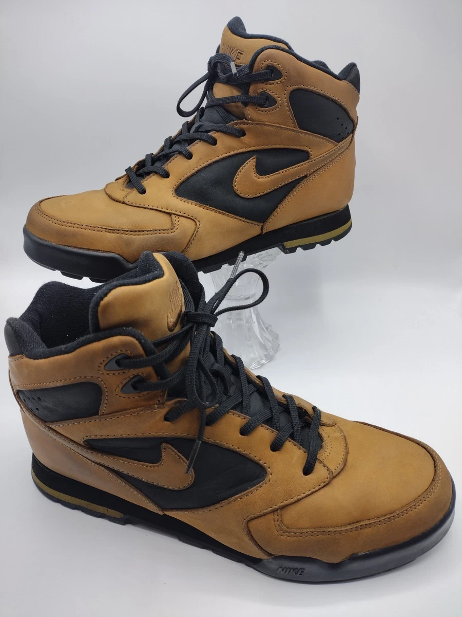 Vintage Nike Hiking Boots In Men display picture 1