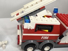 LEGO City 7239 Fire Truck 99% Complete Missing 1 Minifigure Head