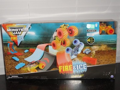 MONSTER JAM 2019 FIRE & ICE STUNT SET + 4 DIECAST TRUCKS (SEALED, BOX DAMAGED)