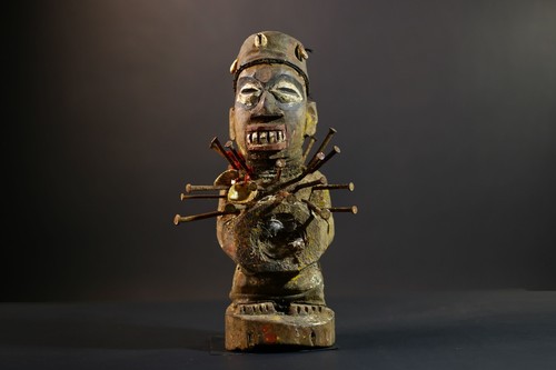 Figura fetish unghie Kongo africano Nkisi Nkondi conchiglia - scultura potere - G5263 - Foto 3 di 24