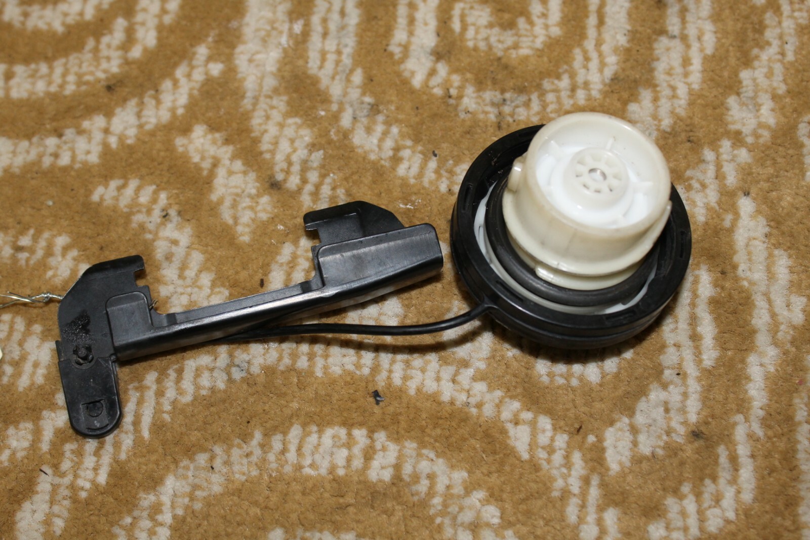 20032007 INFINITI G35 COUPE GAS CAP TWIST LOCK K8078 eBay