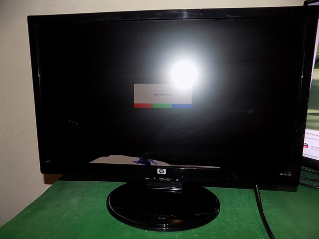 hp monitor with built in speakers