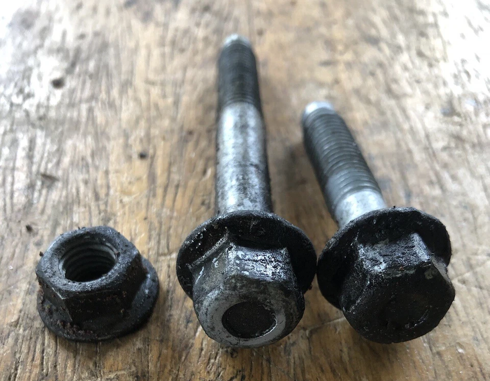 Saturn Aura XR 2007 3,6 L V6 compresor pernos de aire acondicionado Foto 2 de 3