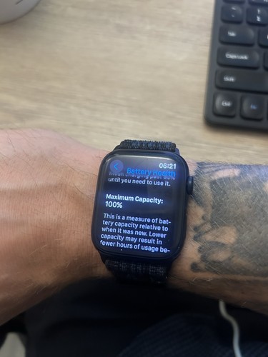 Apple Watch Series 9 Boîtier Aluminium 45mm avec Bracelet Sport M/L - Minuit (GPS) - Photo 4 sur 7