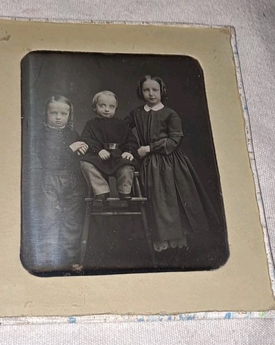 Rare 1850s Half Plate DAGUERREOTYPE 3 Siblings with an Odd Looking Wall-Eyed Boy