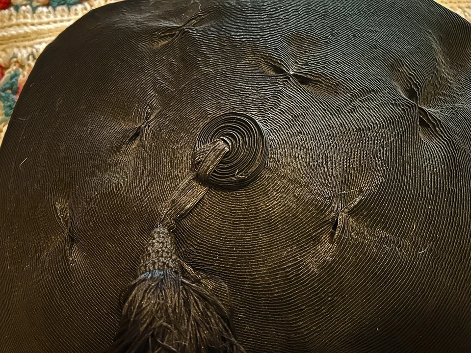 Sombrero eduardiano vintage PARAMOUNT Tam O Shanter y encanto de borlas Foto 4 de 4