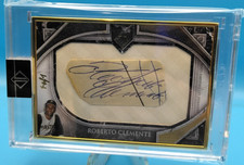 Roberto Clemente 2023 Topps Transcendent 1/1 Cut Auto Gold Frame