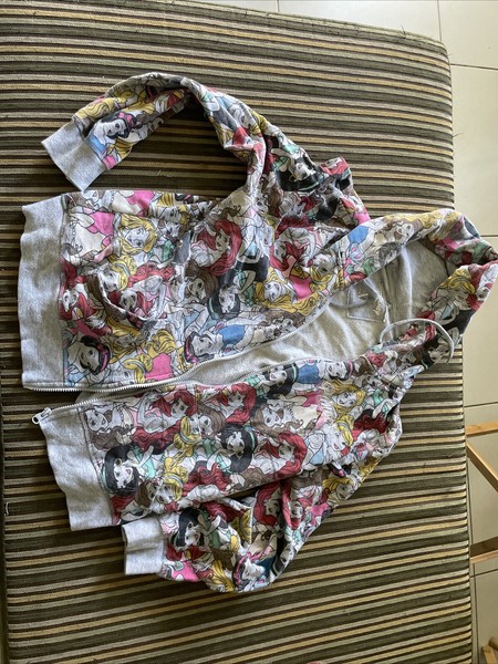 Disney Princesses Zip Up Hoodie Freepost D45