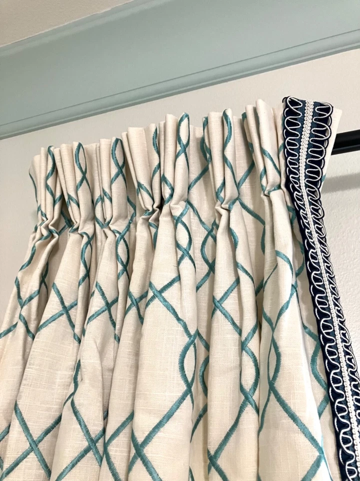 4 PRECIOSOS PANELES DE CORTINAS PERSONALIZADOS CON REVESTIMIENTO Y ADORNO SCALAMANDRE Foto 2 de 4