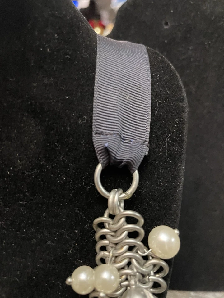 A&F 珍珠簇围兜项链银色水钻丝带声明珠宝首饰 — 第 3/4 张图片