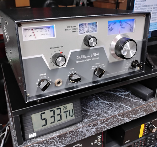 Vintage Drake SPR-4 SWL/Amateur/Ham Radio Receiver With Full Crystal Bank/Cover
