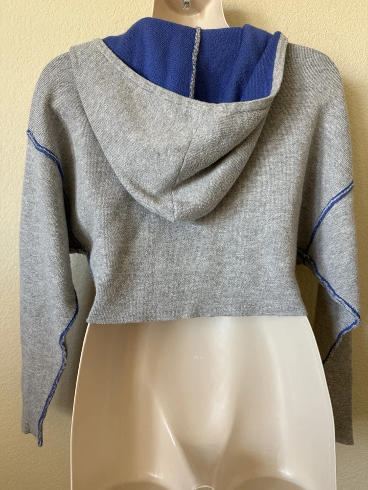 Suéter con Capucha Recortada Silence + Noise Gris Azul Dolman Cremallera Para Mujer Talla XS Foto 2 de 2