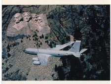 1980s USAF Boeing KC-135 Stratotanker 91455 over Mount Rushmore Original Photo