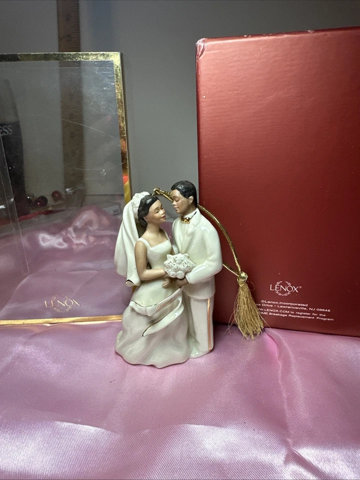 LENOX WEDDING COUPLE CHRISTMAS HOLIDAY ORNAMENT 2005 ANNUAL EDITION, 4”H - Image 2 of 4