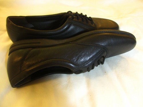 Easy Spirit Black Leather Motion Shoes 