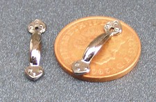 Klamki do drzwi do domków dla lalek (2) czarny metal 2cm x 0,3cm skala 1:12 DIY 581 brzuszek