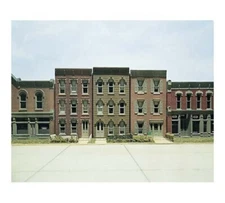 HO KIT DPM Townhouse Flats w/3 Fronts by Woodland Scenics