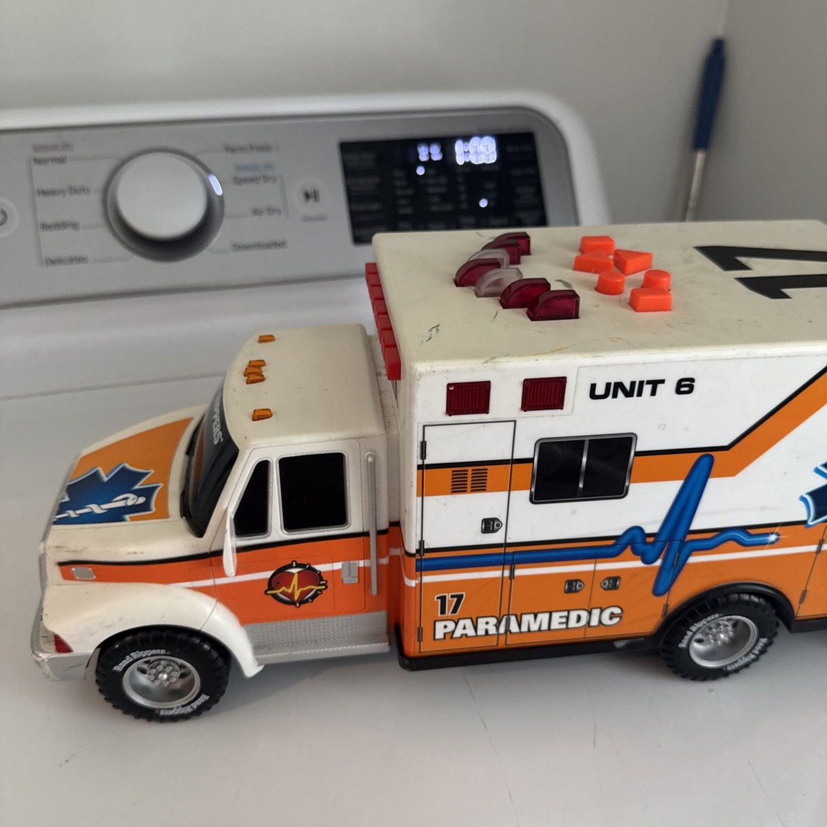 Road Rippers Rush & Rescue Paramedic Ambulance. Light Motion Works