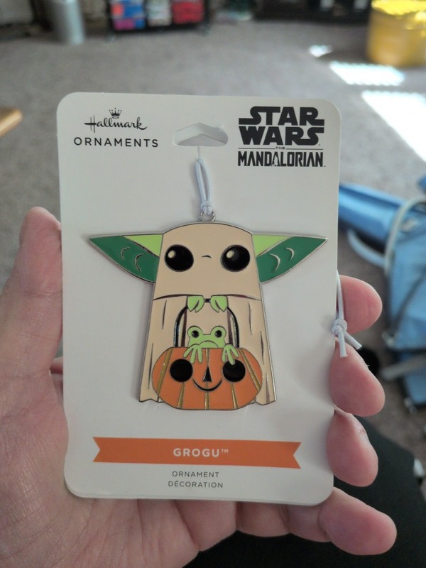 Hallmark STAR WARS Mandalorian GROGU Halloween Ornament BRAND NEW