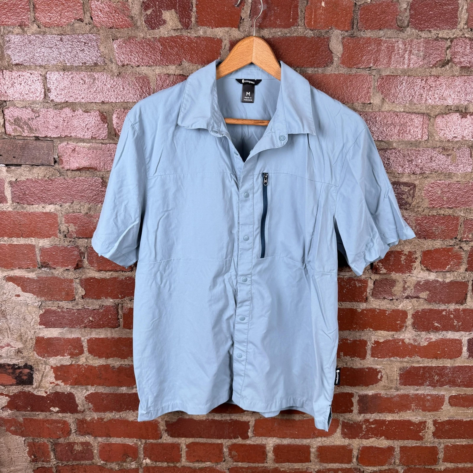 Cotopaxi Shirt Mens Medium Blue Nylon Stretch Short Sleeve Button Up Hiking