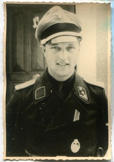 GERMAN WWII ARCHIVE PHOTO: ELITE TROOPS OFFICER NAME ON REVERSE 82mm x 121mm