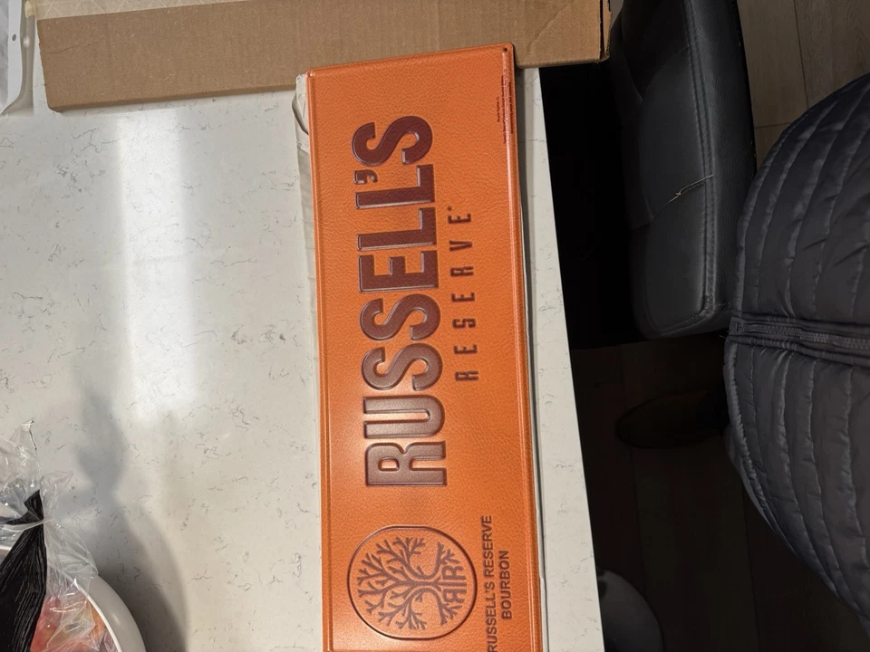 Lata Bourbon Russell's Reserve - Imagem 2 de 4