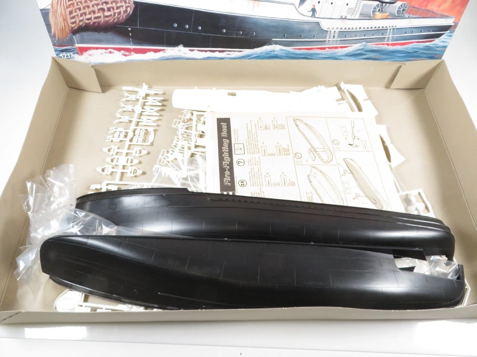 Bausatz Revell 5237 1:84 Fire Fighting Boat - Bild 2 von 4