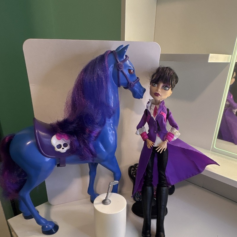 Monster high Headless headmistress Bloodgood with Nightmare
