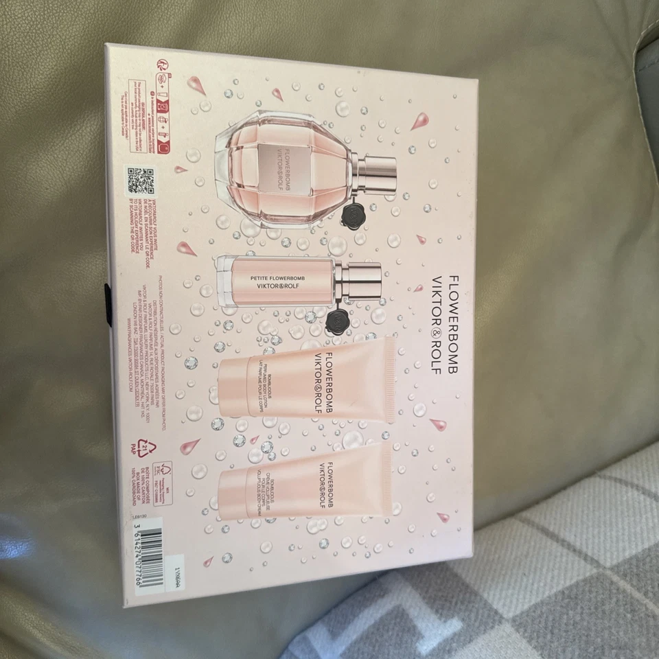 Perfume Viktor Rolf Flowerbomb 12 x 8 1/2 x 4 nuevo (leves daños) Foto 3 de 4