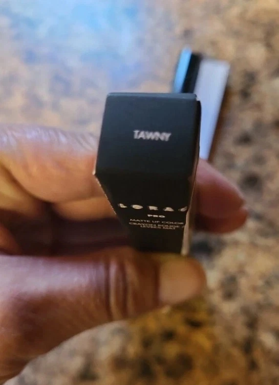 COLOR DE LABIOS MATE LORAC PRO Foto 2 de 3