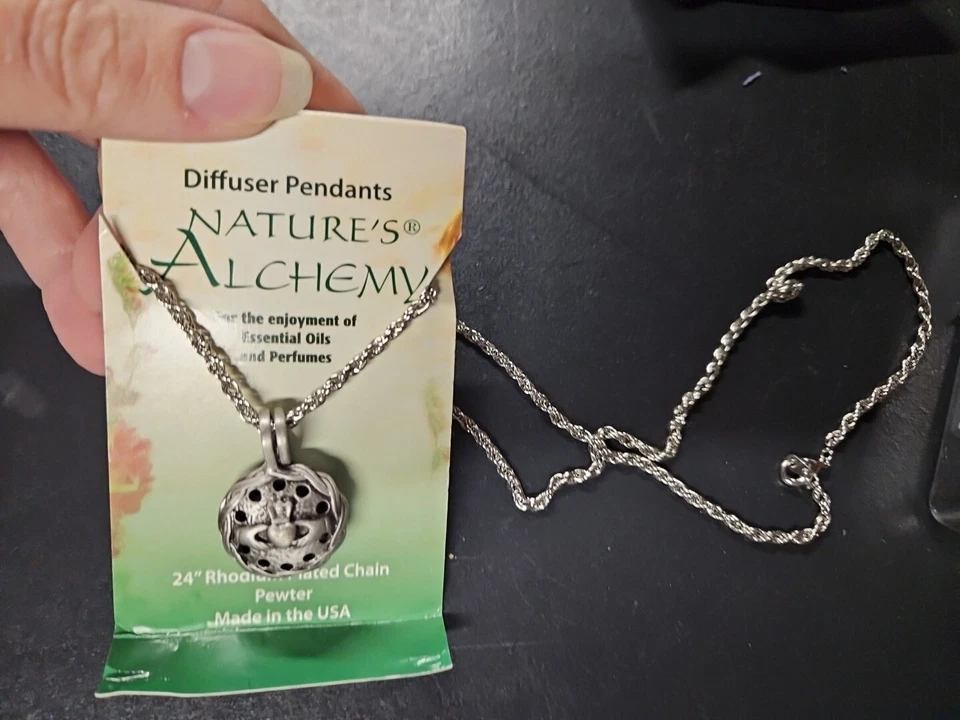 Collar Colgante Difusor Perfume Terapia Aroma Irlandés Claddah Alquimia de la Naturaleza Foto 3 de 4
