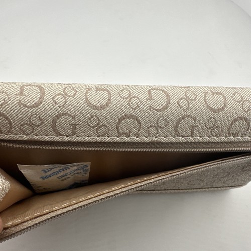 Guess Women’s Envelope Purse Clutch Flap Wallet Beige Textured Tri-fold NWOT - Picture 4 of 6