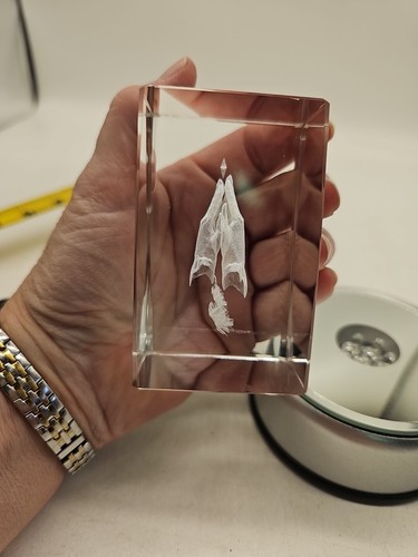 3D Laser Etched Crystal Cube Praying Hands And Cross 2”x 3” On Lighted Stand - Picture 5 of 9