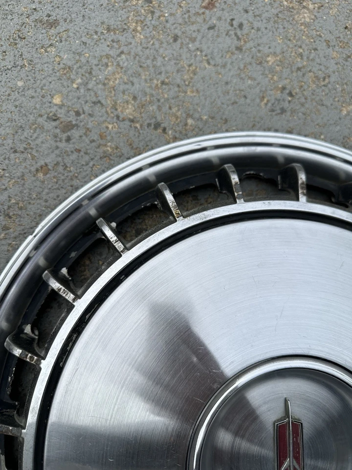 "2 Oldsmobile Toronado 1967 tapacubos 15"" cubiertas de rueda buenos conductores 67" Foto 4 de 4