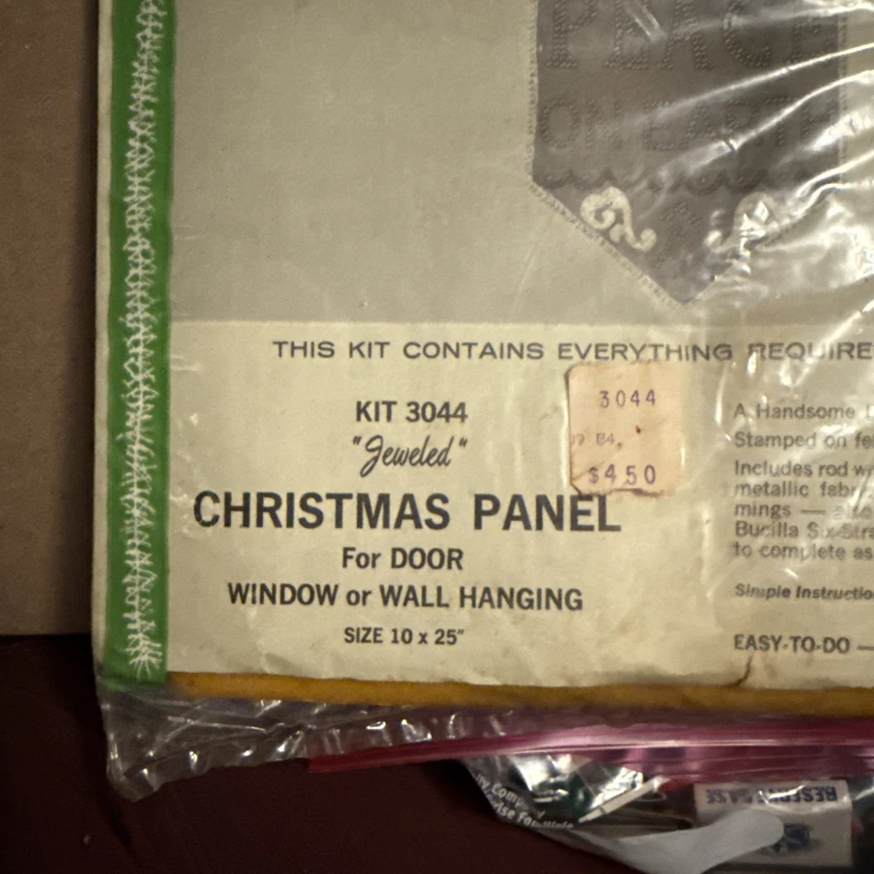 Kit de agujas de Navidad Bucilla panel de Navidad con joyas paz en la tierra Foto 2 de 4