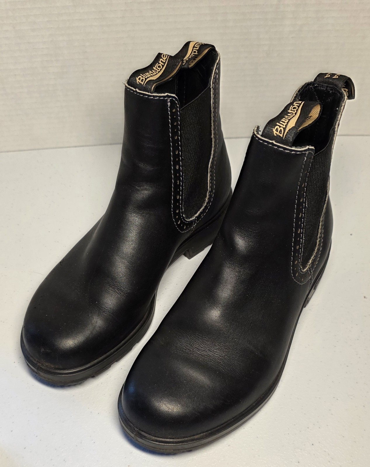 Women's Blundstone Classic Chelsea Boots AU5.5 US7.5 Black Lightly Worn-image