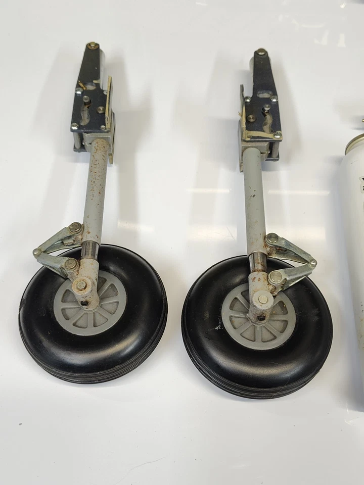 ROBART RC AIRPLANE RETRACTS AND LANDING GEAR LOT OF (10) PIECES B25 Hangar 9 - Image 2 of 4