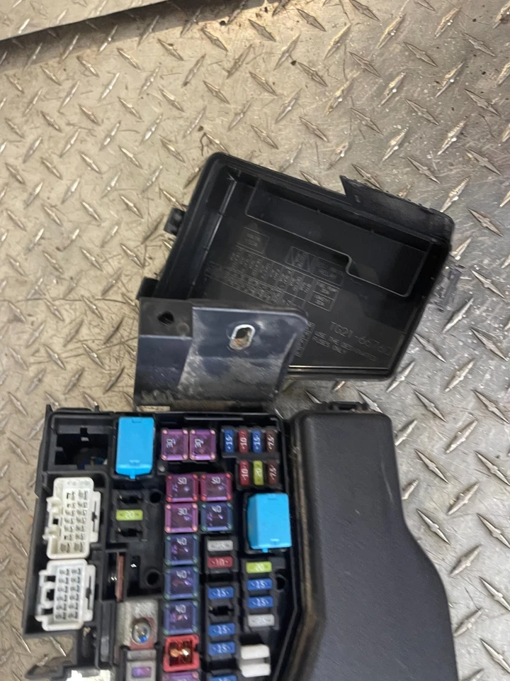 10 11 12 2010 2011 2012 MAZDA CX-9 ENGINE COMPARTMENT FUSE BOX OEM - Imagem 3 de 4