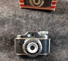 Vintage 1960  s Crystar Miniature Mini Novelty Camera Made In Japan.... . C8B2 